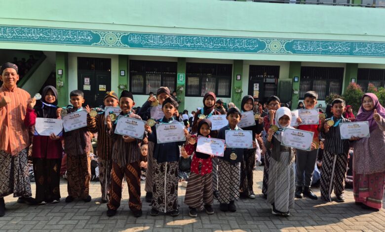 Mantap! MIN 1 Yogyakarta Borong 12 Medali di International Karate Championship "Kemenpora RI Cup"